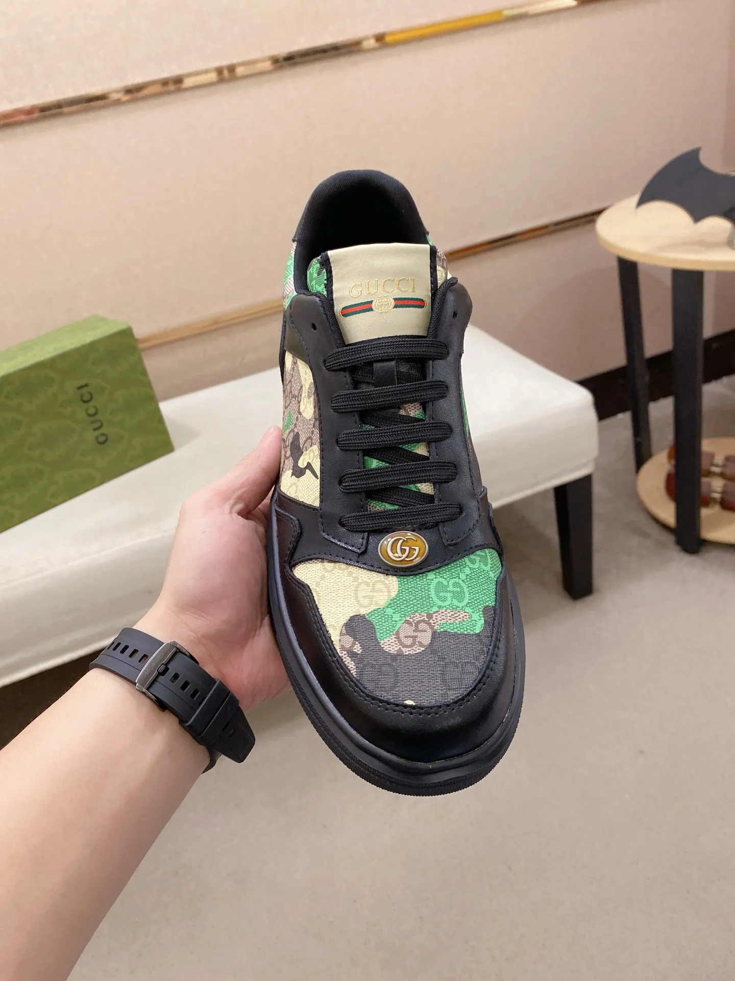 Ex-factory price 400💰【Gucci】Gucci men’s latest series of casual shoes! The official website is built 1:1. The upper is made of imported high-quality cowhide, and the lining is made of high-quality sheepskin, which is soft and comfortable. Picky selection of materials and exquisite workmanship give you the best enjoyment. Number of yards: 38-44 yards.